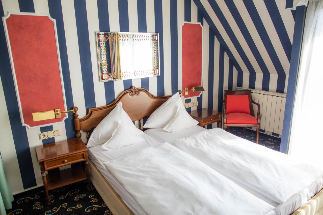 Landhaus Hotel Neuss Buitenkant foto