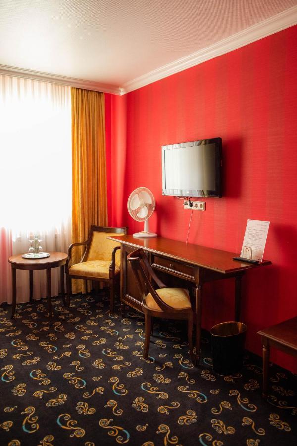 Landhaus Hotel Neuss Buitenkant foto