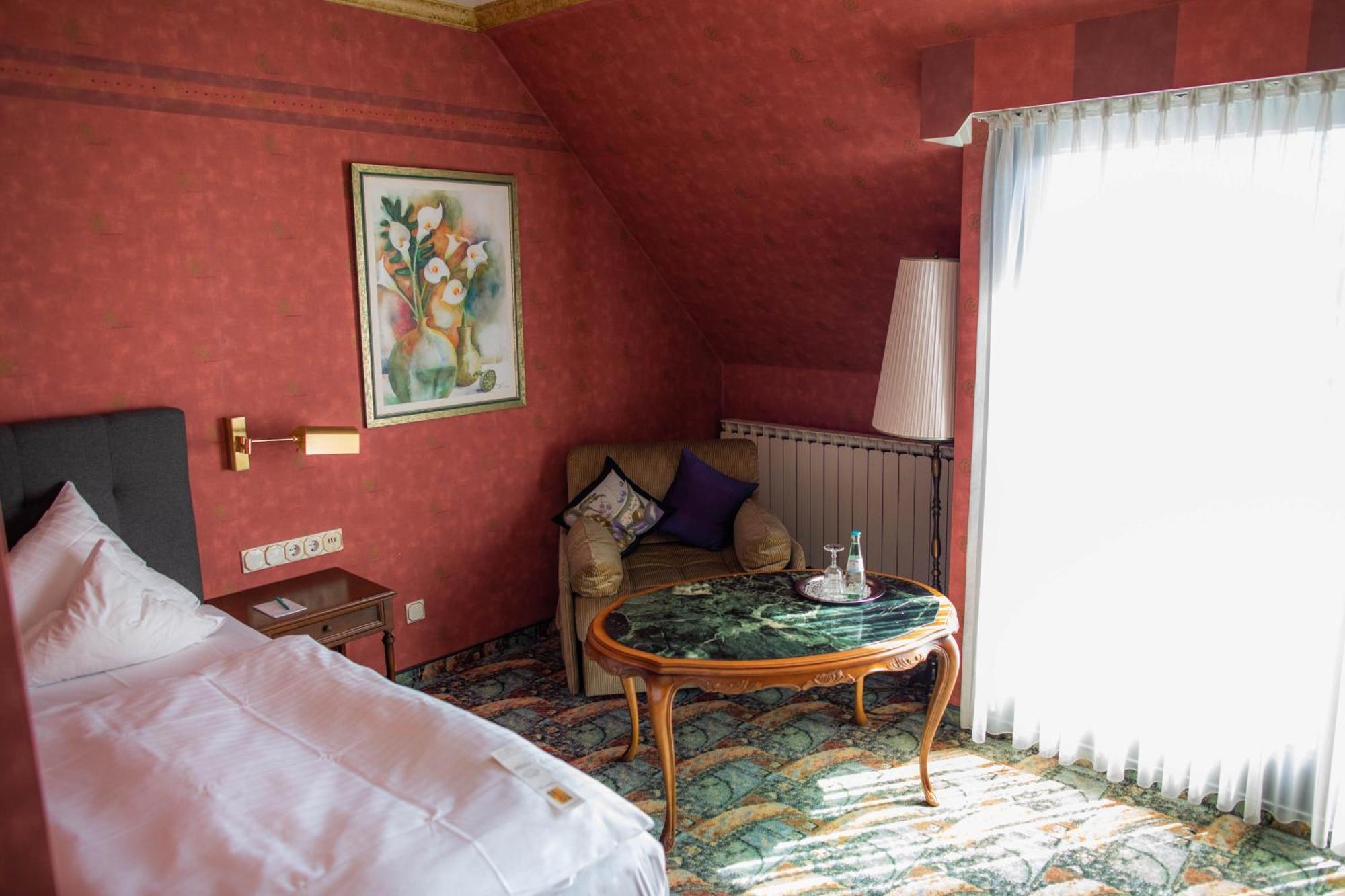Landhaus Hotel Neuss Buitenkant foto